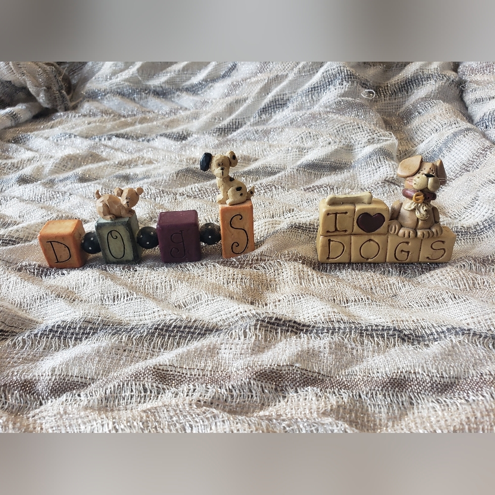 (2) NEW "I love dogs" Suzi resin shelf sitters